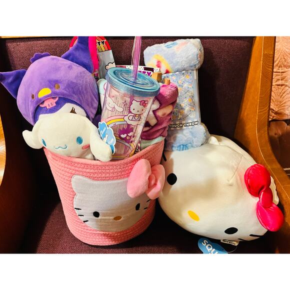 Hello kitty  Kuromi , Cinnamoroll Easter bundle with large pink rope storage bin - Picture 4 of 9